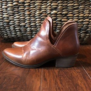 STEVE MADDEN 6.5 leather bootie